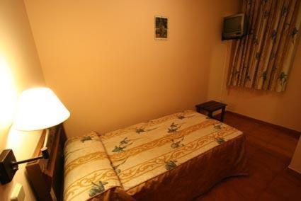 Hostal Cruz Verde Navalcarnero Exteriör bild